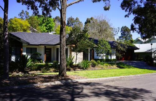 Pokolbin Casa | Jacaranda Amber The Vintage Golfside Luxe Villa