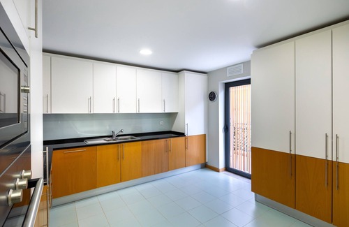 Olhao Apartamento | NUEVO 2019 Jacaranda Apt. Frontline w / A / C, calefacción, características de lujo. Licencia 89195 / AL