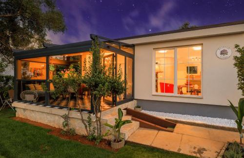 Milcetici Casa | Jacaranda Cottage
