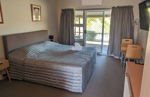 Clarenza Hotel | Jacaranda Motor Lodge