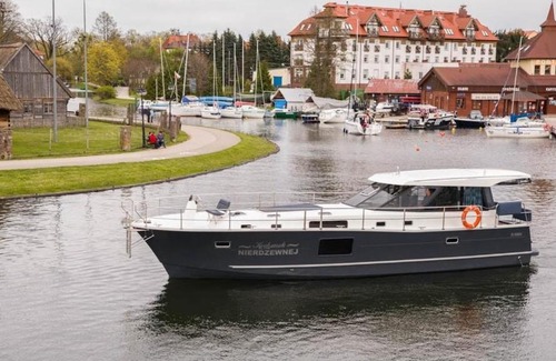 Wilkasy Alquiler De Eote | Jacht motorowy Nautika 1300 LUX
