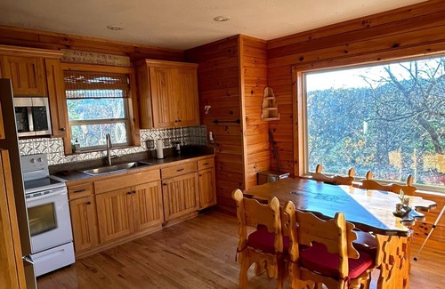 Jasper Cabina | Jack's Wonder Inn 3 Bedroom Cabin. Starlink/Woodfired Hot Tub!!