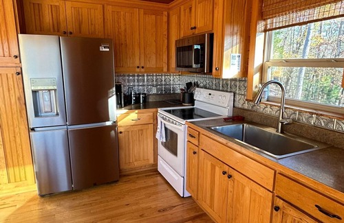 Jasper Cabina | Jack's Wonder Inn 3 Bedroom Cabin. Starlink/Woodfired Hot Tub!!