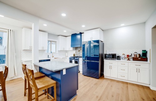 Kellogg Casa | Jackass Manor / 8 beds sleeps 11 / Hot tub / locally owned.