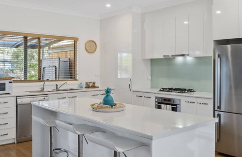 Normanville Casa | Jacks Corner - Moments to the beach, free wifi, pet friendly - wont be disapointed!