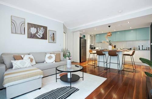 Redfern Apartamento | Jacks Stylish Central Retreat w Free Parking