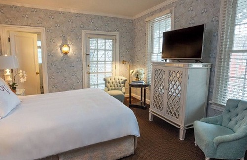 Cape May Hotel | Elegant Adults-Only Retreat with Pool, Dining, and Secluded Charm