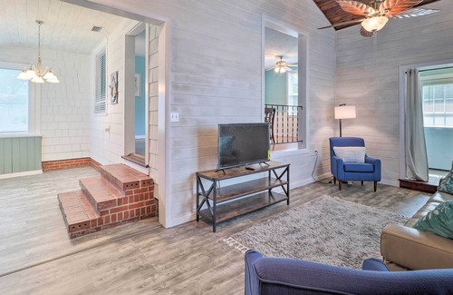 Lake Forest Casa | Jacksonville Retreat w/ Pool & Yard - 3 Mi to Zoo!