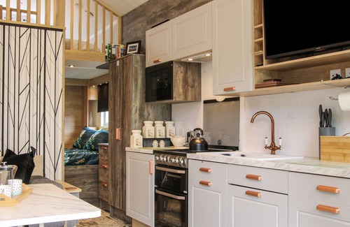 Church Stoke Cabaña | JACOB'S MEADOW POD 2, pet friendly, with a garden in Chirbury