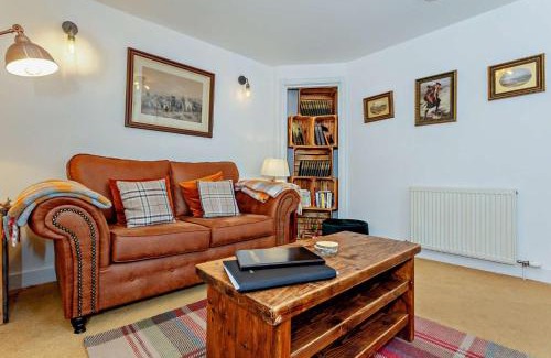 Inverness City Centre Villa | Jacobite's Retreat, 17th century cottage in the heart of Inverness