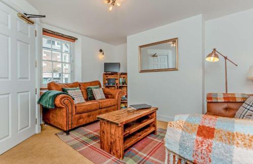 Inverness City Centre Villa | Jacobite's Retreat, 17th century cottage in the heart of Inverness