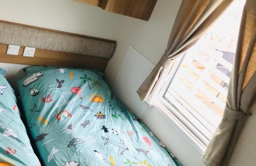 Prestatyn Complejo | Jacobs Retreat- Lido Beach- well behaved dogs welcome