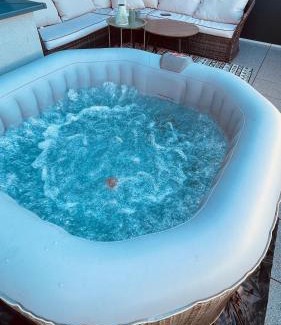 Trnava Apartamento | Jacuzzi area with sunset, terrace, free parking