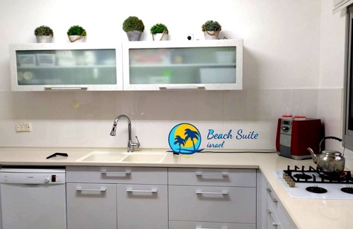 Ashkelon Apartamento | Jacuzzi Beach Suite W/ Gym: 4 rooms + Huge Balcony