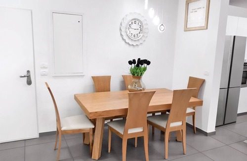 Ashkelon Apartamento | Jacuzzi Beach Suite W/ Gym: 4 rooms + Huge Balcony