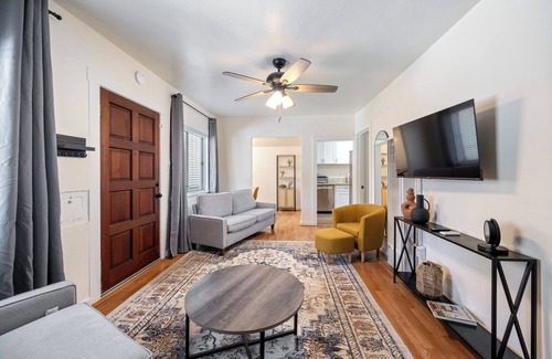 Southeastern Sacramento Casa | Jacuzzi Delight - Luxe 2BD/2BA Walk to UC Davis Medical Center