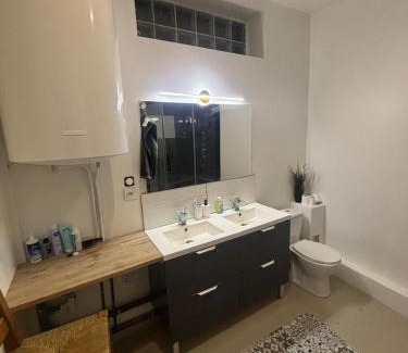 Villemomble Apartamento | Jacuzzi House - 1-Bed & Parking - Villemomble, Paris