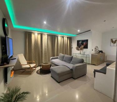 Villemomble Apartamento | Jacuzzi House - 1-Bed & Parking - Villemomble, Paris