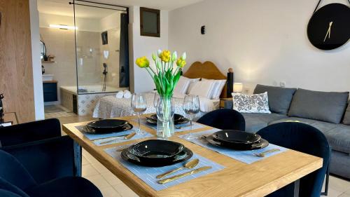 Nahariya Apartamento | Jacuzzi, Pool & Sunset by the Sea