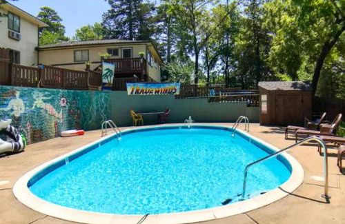 Eureka Springs Historic District Apartamento | Jacuzzi Suite 206 at Tradewinds