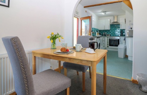 Macduff Cabaña | JADE COTTAGE, pet friendly, character holiday cottage in Macduff