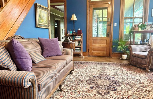 Adamstown Cama Y Desayuno | Jade Room at The Amethyst Inn B&B, jacuzzi, fireplace, antiques and Lancaster