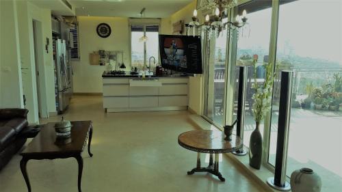 Jaffa Apartamento | Jaffa Family Penthouse, sea front , 3BR, 2BA,