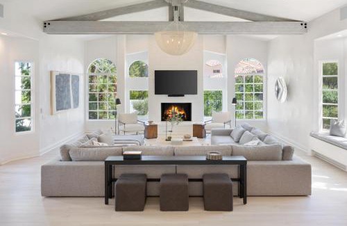 Palm Desert Casa | Jaguar Estate - Private Lush Estate with 2 Incredible Pools and Spas, Pickleball and Resort Style Yard
