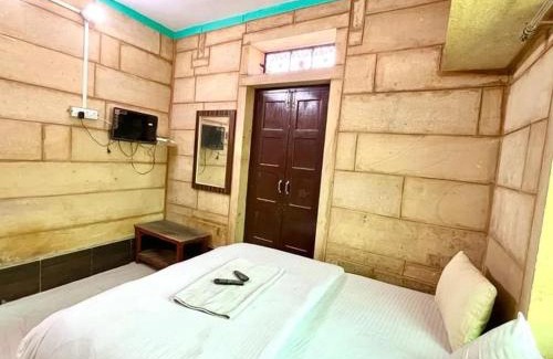Amar Sagar Pol Hotel | Jaisalmer sunset Homestay