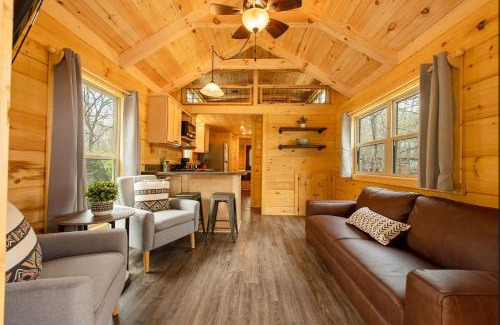 Lookout Valley Neighborhood Association Casa | Jake Cabin Luxury Hot Tub Cabin Near Downtown