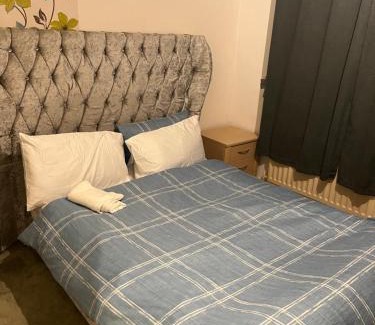 Middlesbrough Casa | Jakes en suite room near James cook