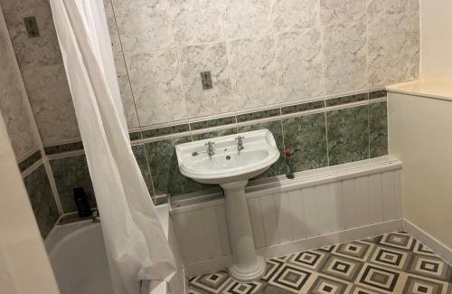 Middlesbrough Casa | Jakes en suite room near James cook