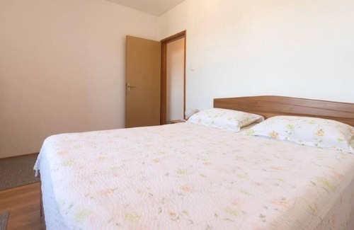 Vis Apartamento | Jakša - Close to the sea & Free Parking - A3