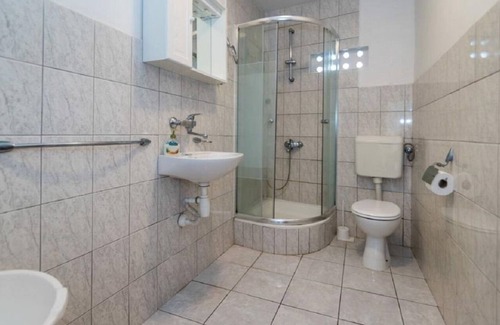 Vis Apartamento | Jakša - Close to the sea & Free Parking - A3