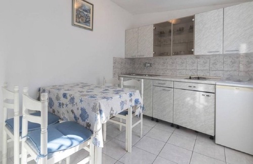 Vis Apartamento | Jakša - Close to the sea & Free Parking - A3