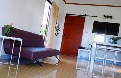 Jala-jala Otro | Jala Jala Casita Blanca Tiny House and Farm Stay with Mountain View and Pool