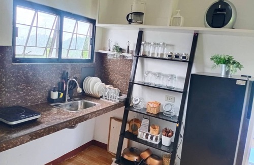 Jala-jala Otro | Jala Jala Casita Blanca Tiny House and Farm Stay with Mountain View and Pool