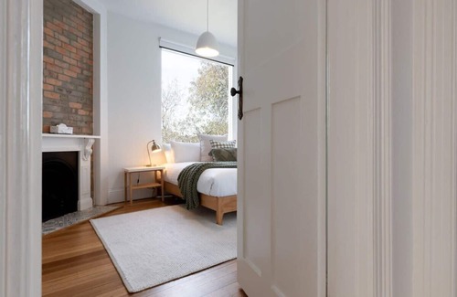 East Launceston Casa | Jalil - Stunning Home With Amazing Views!