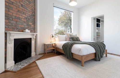 East Launceston Casa | Jalil - Stunning Home With Amazing Views!