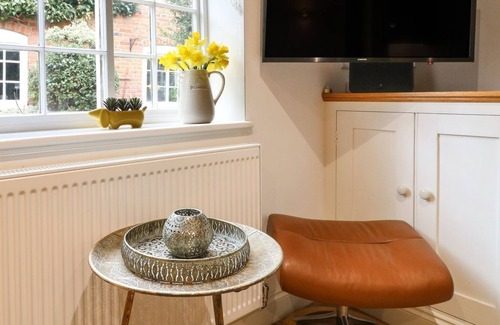 Newark Cabaña | JALLANDS ROW, romantic, character holiday cottage in Newark-On-Trent