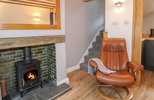 Newark Cabaña | JALLANDS ROW, romantic, character holiday cottage in Newark-On-Trent