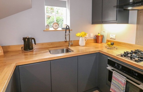 Newark Cabaña | JALLANDS ROW, romantic, character holiday cottage in Newark-On-Trent