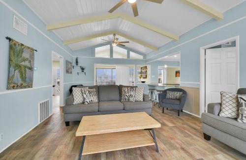 Jamaica Beach Casa | Jamaica Beach Home with Wraparound Beach-View Deck