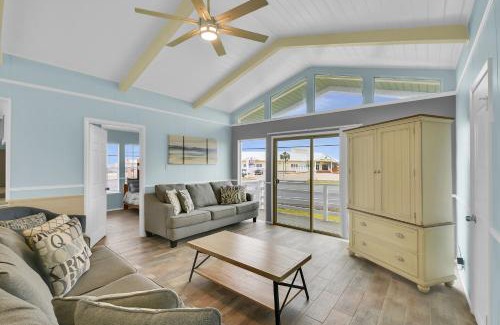 Jamaica Beach Casa | Jamaica Beach Home with Wraparound Beach-View Deck