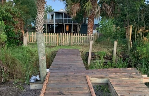 Charleston Casa | James Island 1/1 Marsh front with Dock/Bike to Folly/10 minutes to Charleston