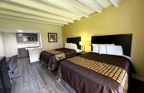 Newport News Hotel | James River Inn & Suites