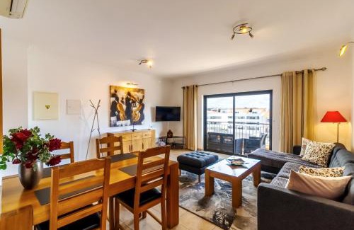 Lagos Apartamento | James's Quinta das Palmeiras, spacious 2 bedroom apartment in luxury complex, walking distance to town and beach