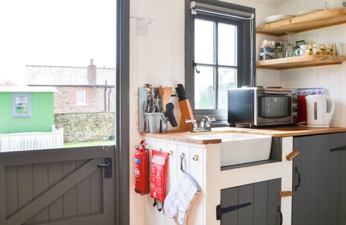 Wigton Cabaña | Jamie’s Shepherds Hut is in a great little complex on the old site of a historical Roman fort.