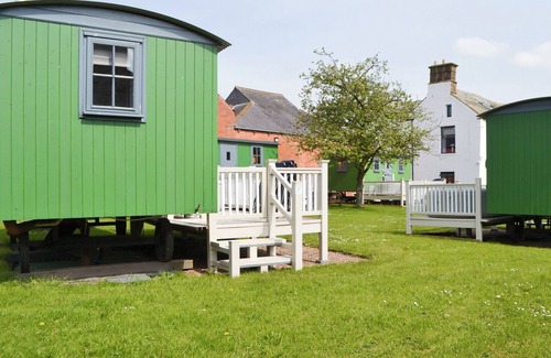 Wigton Cabaña | Jamie’s Shepherds Hut is in a great little complex on the old site of a historical Roman fort.