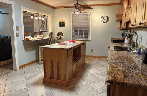 North Northwest Pensacola Casa | Jan's Oasis Family Retreat Pool, Bar, Games & Fun!